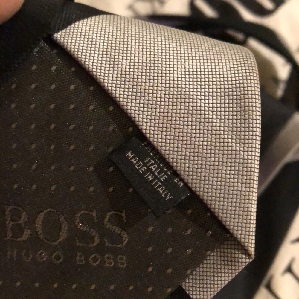 Hugo Boss tie - Picture 3 of 3